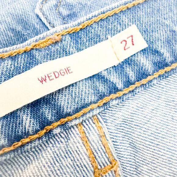 Levi's Wedgie Light Wash Denim Jeans Faded Distressed Ripped Button Fly Size 27 - Picture 6 of 9